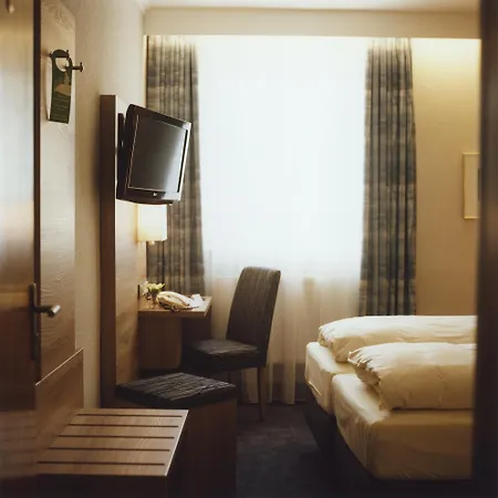 Jedermann Otel 3*
