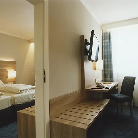 Jedermann Otel 3*